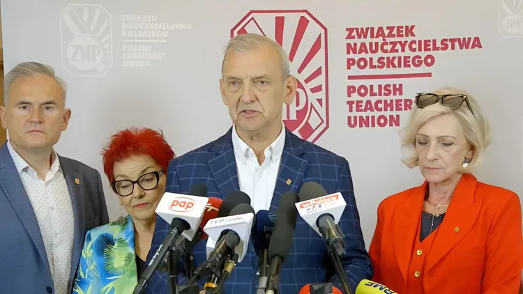 "Nie damy się wydoić". Nauczyciele wyjdą na ulicę. Prezes ZNP zapowiedział akcję protestacyjną