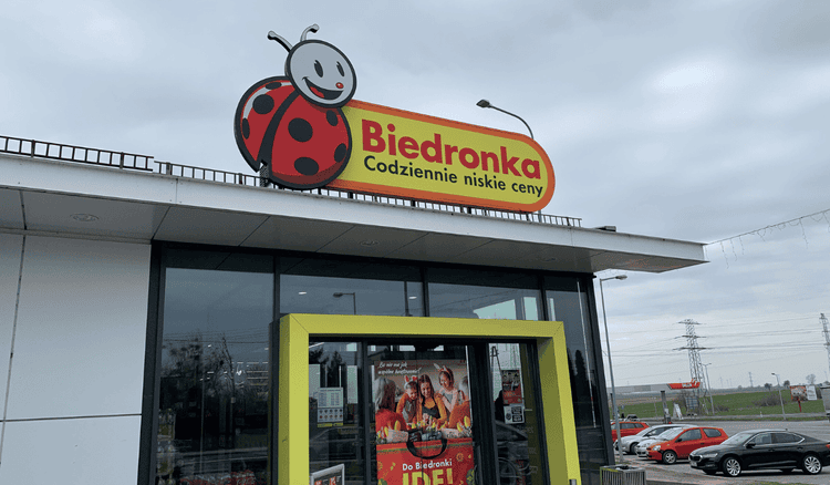Biedronka zmienia godziny otwarcia przed Świętami. Lepiej dobrze zaplanuj zakupy