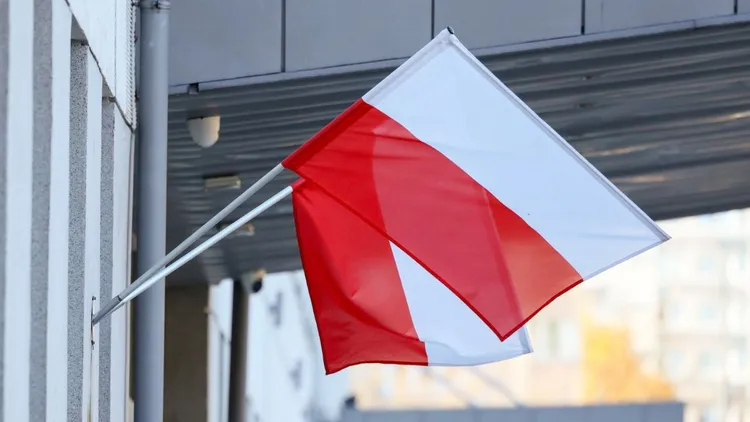 Kiedy obowiązkowo wywieszamy flagę państwową? Lista dni i ważne zasady