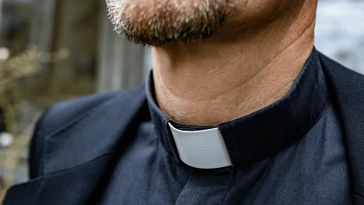 Ile dać księdzu po kolędzie? Duchowny wyraził się jasno. Jedna koperta to już za mało
