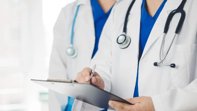 Pensje lekarzy jednak wzrosną. Tyle zarobią od 1 lipca tego roku