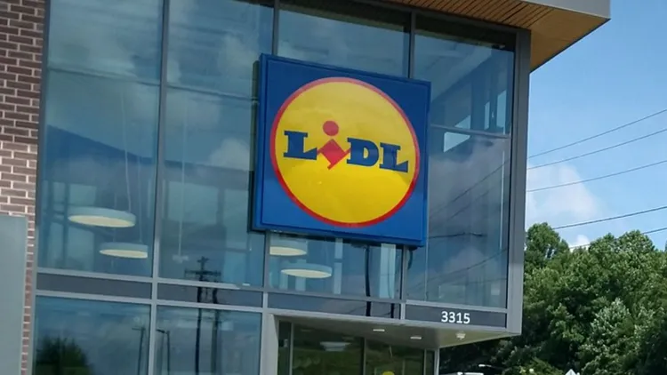 Komornik wkroczył do Lidla. Wszystko za sprawą Biedronki