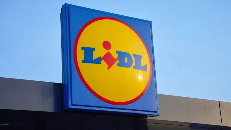 Od 14 września znane marki w ofercie Lidla. Jeansy 25% taniej i torebki za 109,99 zł to będzie cenowy hit