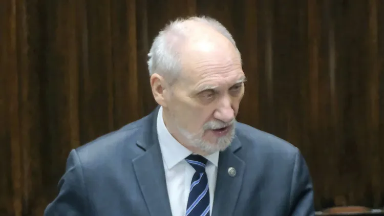 Zdrada Antoniego Macierewicza? Jest raport o rosyjskich wpływach w Polsce