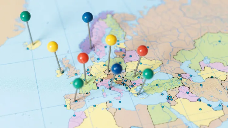 Mapa ryzyka dla turystów na 2026 r. Znane kierunki na "czerwonej liście". Tak sklasyfikowano Polskę
