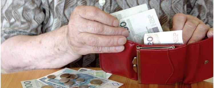 Emeryci i renciści zyskają dodatkowe pieniądze. Wiadomo już, ile trafi do ich kieszeni w 2021 roku