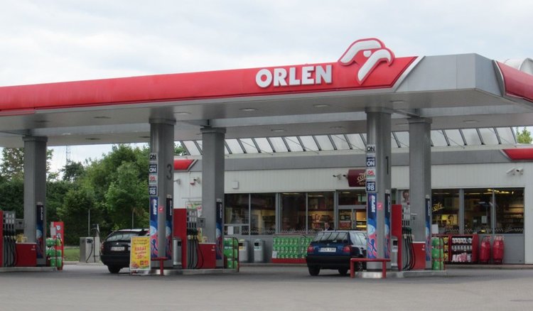 Obajtek o zmianach na stacjach paliw. Niektórzy kierowcy się nie załapią, zyskać mają natomiast rolnicy