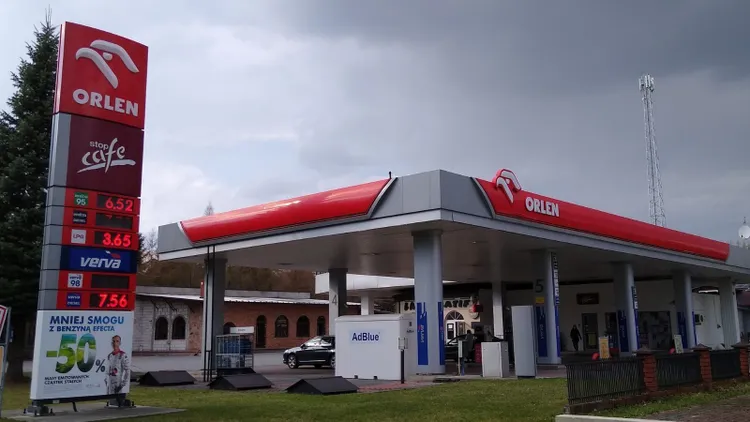 Cena ropy wystrzeliła. Orlen znowu zmienia cennik, kierowcy łapią się za kieszenie