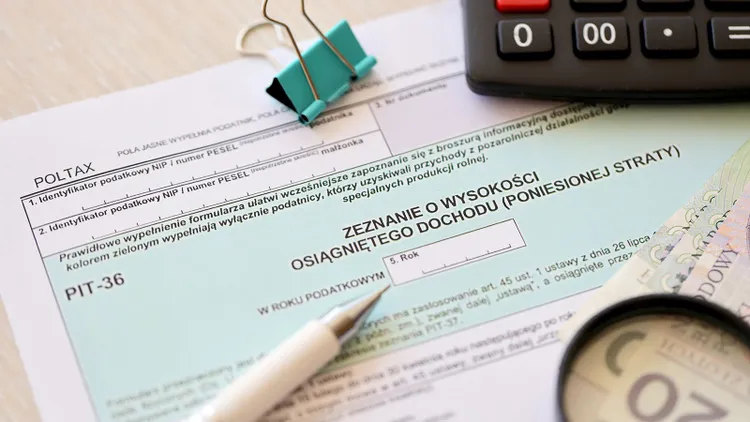 Zarabiasz za granicą? Masz czas tylko do 30 kwietnia. Po tym terminie ogromne kary