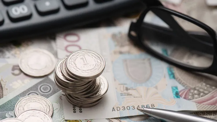 4995,65 zł do odliczenia w PIT. Wielu Polaków zapomina i tylko wyrzuca pieniądze w błoto