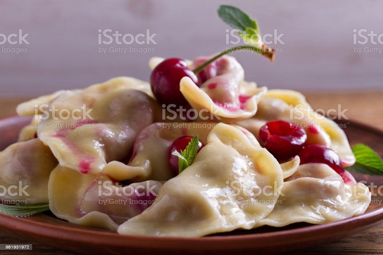 Pierogi z czereśniami