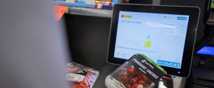 Kasa samoobsługowa furtką dla złodziei. Wynoszą aż 4% zarobków sklepowych