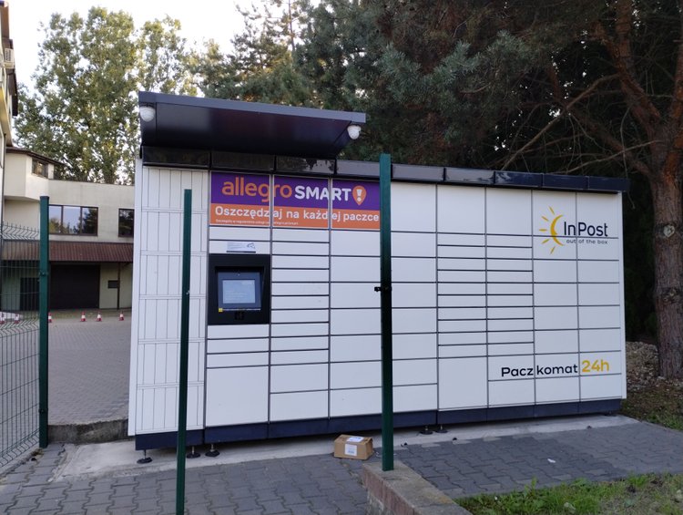 Paczkomat jak "kalendarz adwentowy", nagranie z kradzieży obiegło sieć. InPost komentuje incydent