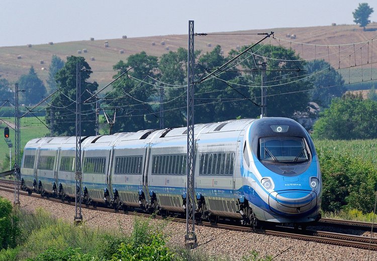 W pociągach PKP Intercity będzie lepszy internet. Do końca roku do wagonów trafi ponad pół tysiąca repeaterów