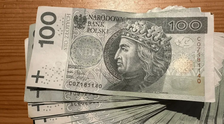 Nowy dodatek 215 zł. Wiadomo, kto dostanie pieniądze i jak złożyć wniosek?