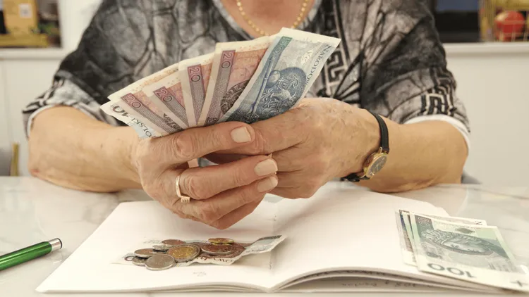 Średnio 740 zł dodatku do emerytury. Trzeba złożyć wniosek