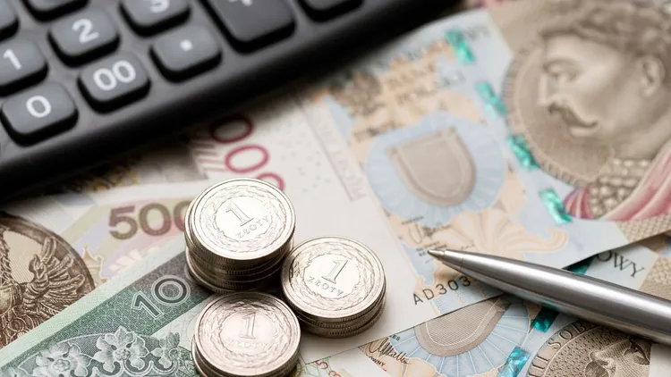 Jak wybrać najkorzystniejszy wariant renty wdowiej? ZUS przekazał informacje 