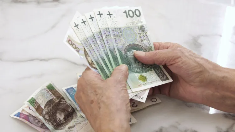 Emerytura po jednym dniu pracy. ZUS może podnieść wypłatę w konkretnej sytuacji