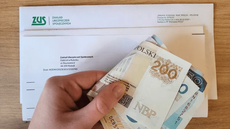 Zacznie się już w piątek. Na konta emerytów trafi ponad miliard złotych