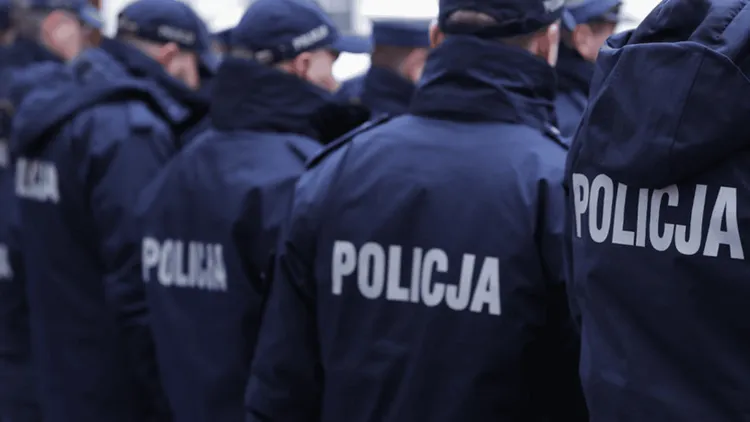 Taką emeryturę wypłacają po 23 latach pracy w służbach mundurowych. Są też dodatkowe świadczenia