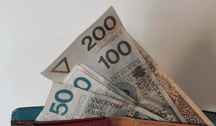 Nawet 7600 zł dla 1,5 mln osób. Sejm zajmie się nowym świadczeniem