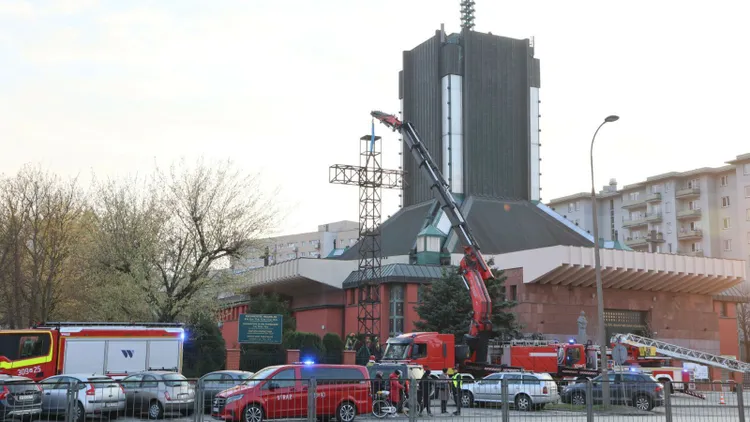 W Warszawie spłonął legendarny krzyż. Policja podała możliwą przyczynę