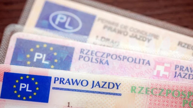Brak tych oznaczeń może kosztować 5000 zł i zakaz jazdy. Sprawdź, czy je masz