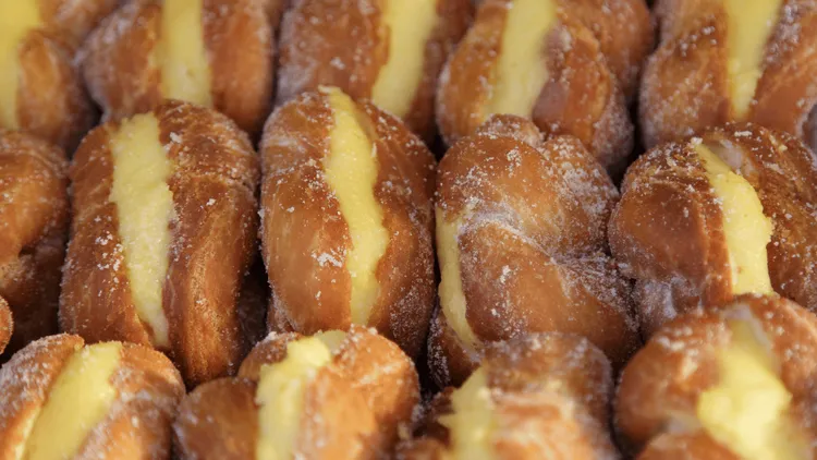Te pączki są lepsze niż klasyczne. Robię wersję z kajmakiem i bananem