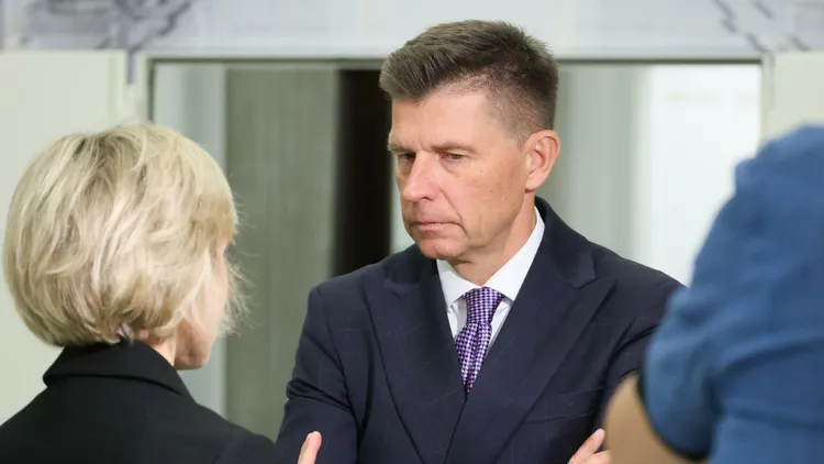 Ryszard Petru kasjerem w Biedronce. Gdzie będzie pracował? Podał stawkę z umowy i zakres obowiązków
