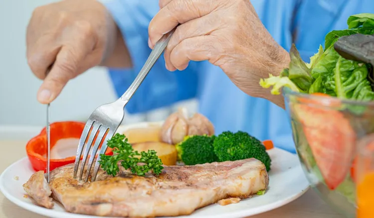 Seniorzy dostaną darmowe posiłki. Rusza poczta obiadowa, obejmie 1300 osób 