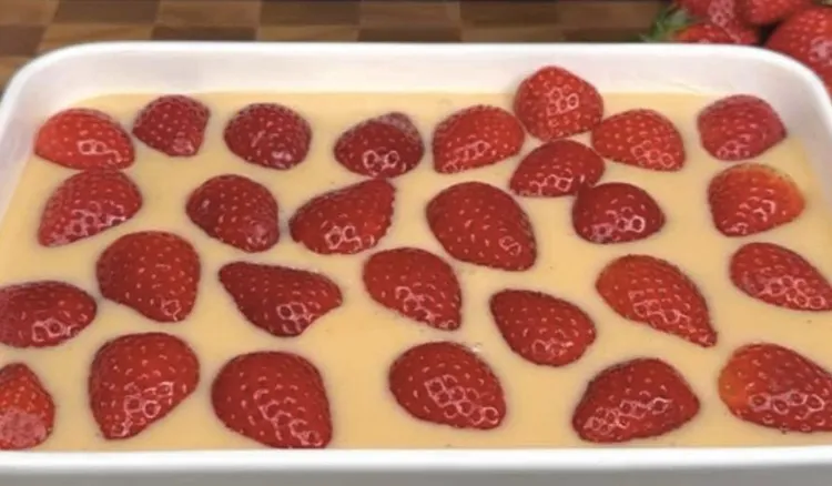 To najlepszy przepis na ciasto z truskawkami. Robię je zawsze w maju