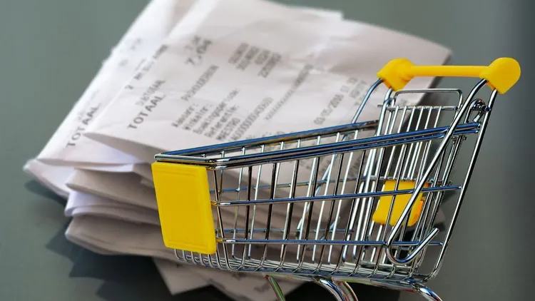 Nowa opłata w sklepach: padła konkretna data, choć w Lidlu i Biedronce już się zaczęło