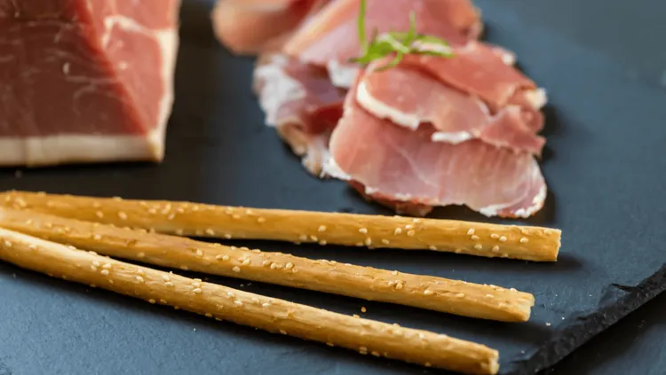 Co podać na Sylwestra? Trzy sprawdzone finger foods bez stania w kuchni