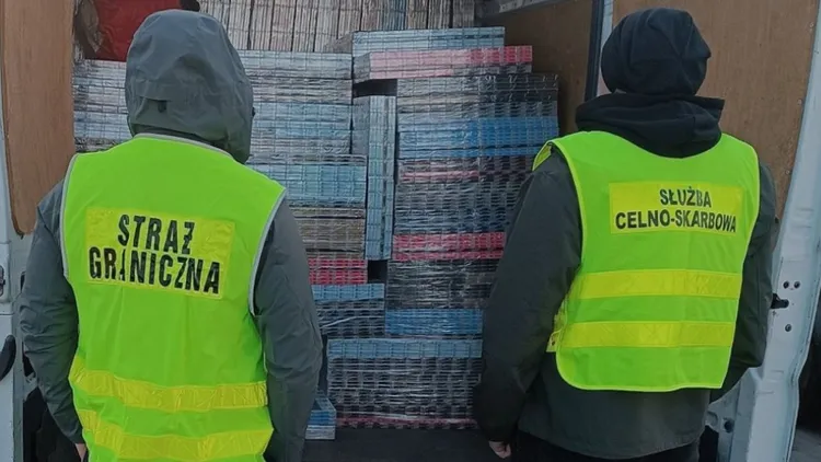 Funkcjonariusze zatrzynali transport przy granicy Polski. Zawartość o wartości ponad 1,5 mln zł