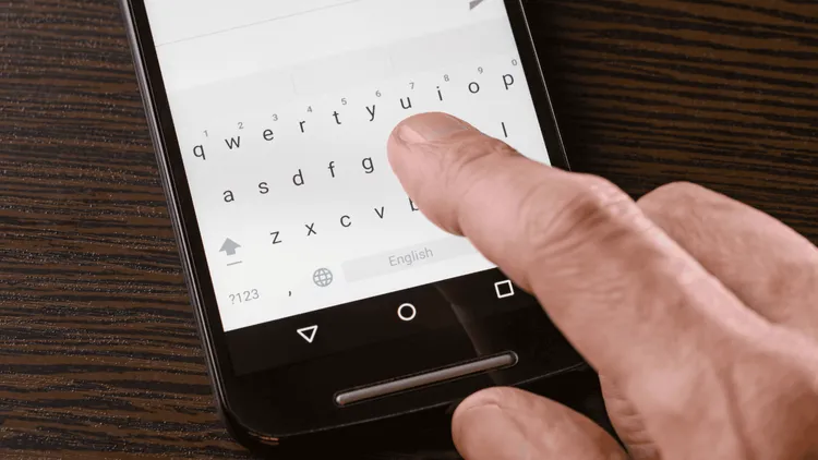 Dostałeś taką wiadomość SMS? Google ostrzega: oszuści czyszczą konta, ale jest na to sposób