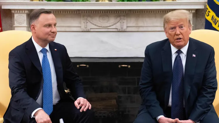 Duda uśmiechnął się do Trumpa, chodzi o broń atomową. “To nie jest delikatna dyplomacja”