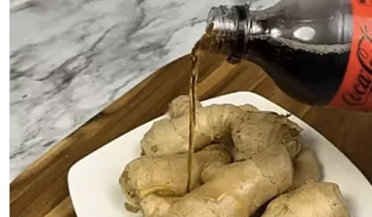 Biorę coca-colę i zalewam nią imbir. To patent na medal