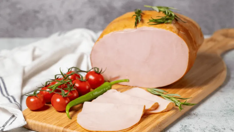 Dietetyk wskazał tę wędlinę z Lidla. Ma 100 g mięsa w 100 g produktu