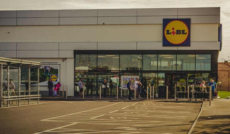 Lidl wydłuża godziny otwarcia. Specjalnie dla klientów