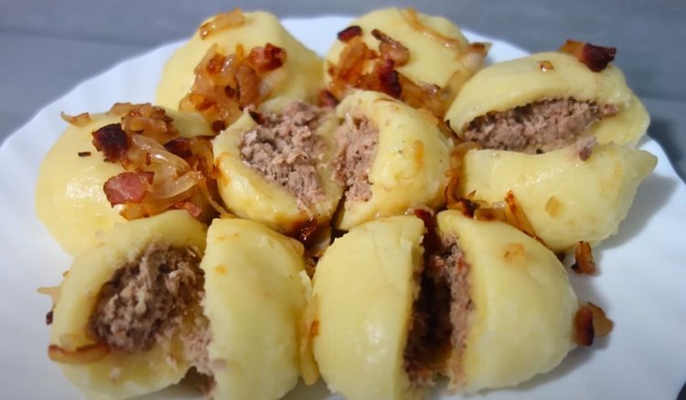 Gdy zostanie mi mięso po rosole, robię takie pyzy. Rodzina zajada się nimi, aż się uszy trzęsą