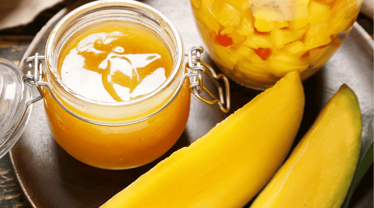Powiew egzotyki w kuchni - bajecznie pyszny sos z mango do sałatki