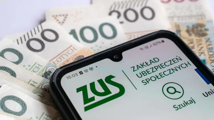 Seniorzy liczyli na wyższy przelew z ZUS. Renta wdowia może jednak przynieść zaskoczenie