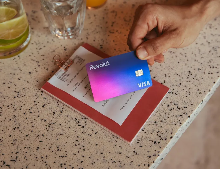 eSIM w Revolut. Wirtualna karta z paczką danych w sam raz na wakacje