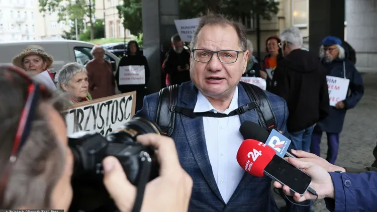 Anomalie w komisjach wyborczych. Ryszard Kalisz uderza w Dudę. “To nie przystoi prezydentowi”