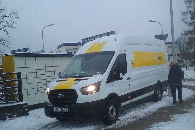 Dwie firmy chcą przejąć polski rynek automatów paczkowych. By przegonić InPost, wydadzą 60 mln euro