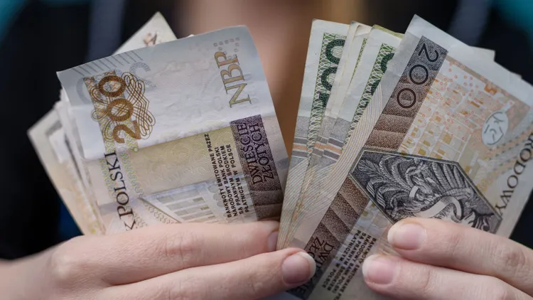 Urząd pracy wypłaca na dziecko nawet 891,95 zł na miesiąc. Świadczenie jednak nie dla każdego, są warunki