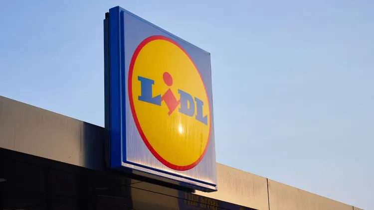 Nowe promocje w Lidlu na 1 listopada. Akcje 10+10 i 8+4, rekordowe przeceny zniczy przed Wszystkimi Świętymi