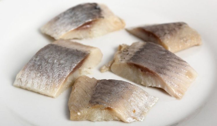 Jak usunąć nadmiar soli ze śledzi? Od lat korzystam ze sposobu mojej babci