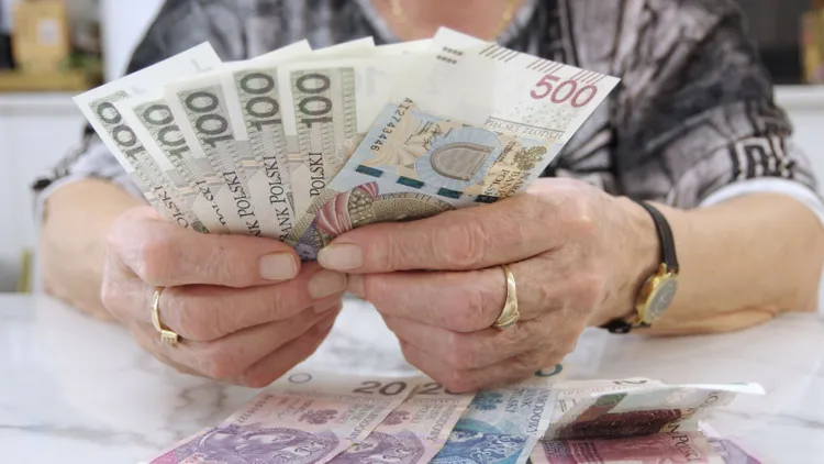 Tyle wynosi średnia emerytura. Seniorzy muszą za to wyżyć