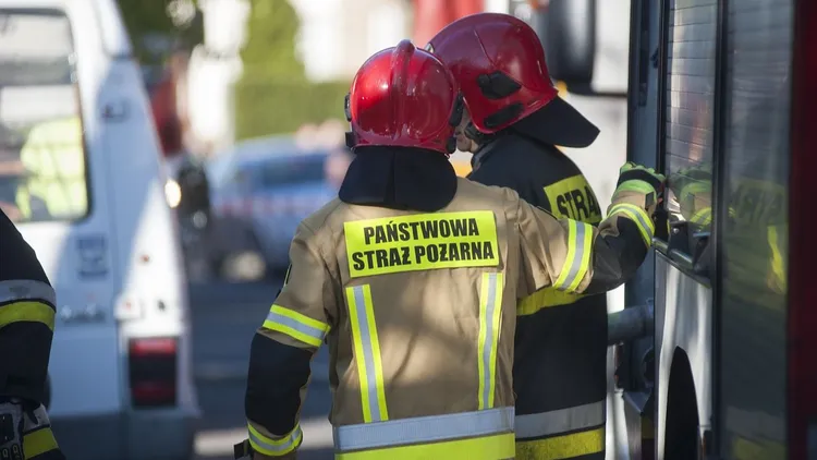 Pensje strażaków w Polsce są zbyt niskie? Tyle naprawdę zarabiają